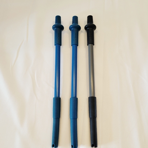 BlenderBottle Classic V2 Shaker Bottle Set With Straws | 28oz.| Plum and Teal - Picture 8 of 10